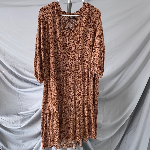 NWOT vici midi leopard dress